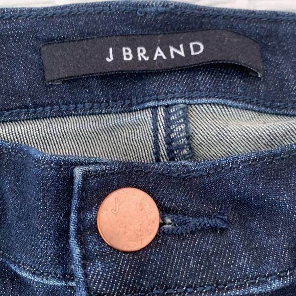 J Brand Women’s Dark Wash Jeans. Pleating down the front w/Cuffed Hem. Size 29 - Picture 4 of 11